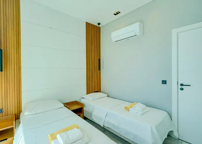 Venus 8 - Planet Luxury *