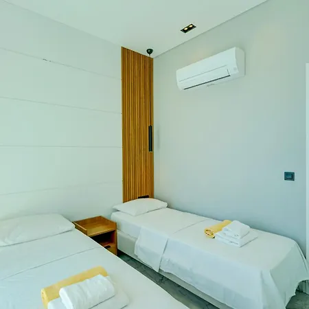 Venus 8 - Planet Luxury *
